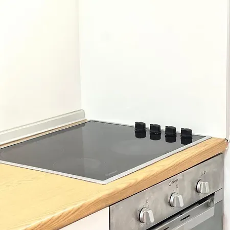 Appartement 2-bedroom With Balcony And Free Parking