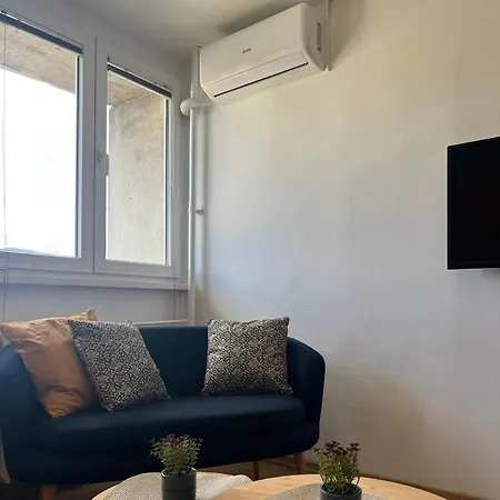 Appartement 2-bedroom With Balcony And Free Parking *